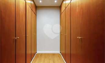 Imagem 6: Apartamento para aluguel e venda possui 223 metros quadrados com 4 quartos