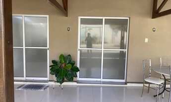 Imagem 2: Casa com 240m2, 2 quartos, 1 suíte, 4 vagas, lote inteiro