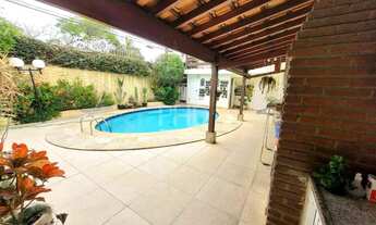 Imagem 2: Casa Térrea à Venda, com 230m², 3 Quartos, 1 Suíte, 5 Banheiros, Área Gourmet, Piscina, 4