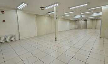 Imagem 4: BAIXO GLORIA - Lojão de frente para Rua