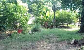 Imagem: Casa para venda com 2 quartos em um terreno