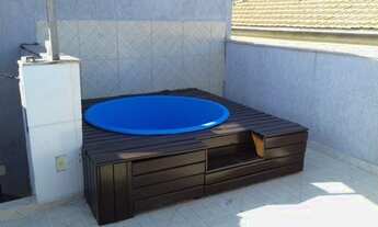 Imagem 2: Casa tríplex com 2 quartos, cobertura com piscina e churrasqueira independente