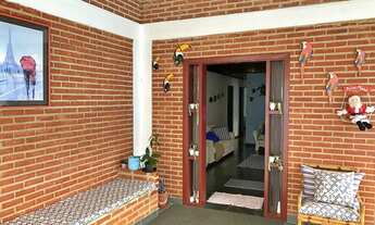 Imagem 2: Casa com piscina em Boracéia