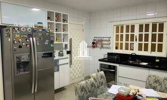 Imagem 2: Casa com 03 Dorms, sendo 1 Suíte, 4 Vagas de Garagem, Sala Ampliada, Salão de Jogos, Churr