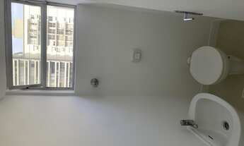 Imagem 4: Sala comercial com 80 m², reformada, no centro da cidade, localizada no Edifício Centro Em