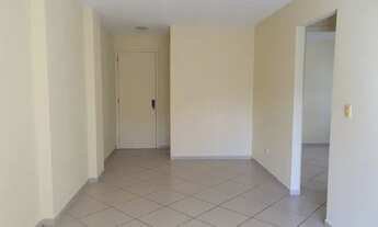 Imagem 3: Sala dois quartos sendo 1 suíte, varanda e armário no quarto suíte