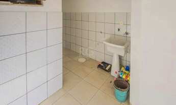 Imagem 5: Casa com 03 dormitórios, 01 suíte, pátio com churrasqueira e 03 vagas de garagem no bairro