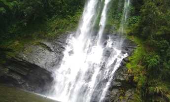 Imagem 6: Sítio com grande cachoeira em Alfredo Wagner-SC
