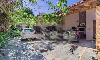 Imagem 3: Casa com 05 dormitórios/quartos No Bairro Ipanema