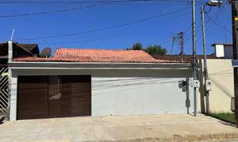 Imagem: Casa térrea em rua tranquila