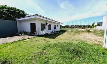 Imagem: Terreno plano com galpão e casa à Venda