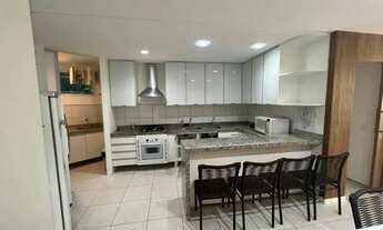 Imagem 4: Apartamento térreo, pé na areia, 03 suítes, sala com varanda, cozinha planejada, área laze