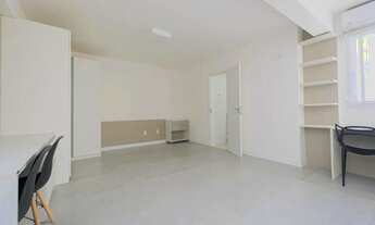 Imagem 2: Loft semi mobiliado disponível para aluguel no Centro de Pelotas RS, com praticidade, ótim