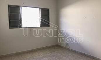 Imagem 6: A Unisol Imóveis aluga casa com três dormitórios sendo uma suíte e quatro vagas na garagem