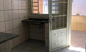 Imagem 4: Alugo Casa de fundo 2 quartos com garagem