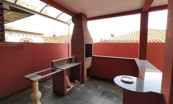 Imagem 3: CASA ASSOBRADADA À VENDA COM 4 DORMITÓRIOS SENDO UMA SUÍTE E AMPLO ESPAÇO DE LAZER COM CHU