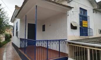 Imagem: Casa de Vila com varanda e garagem coberta