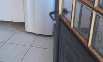 Imagem 2: Vende se uma casa aceitamos proposta