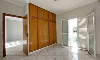 Imagem: AP 1 dormitório com armário e sacada