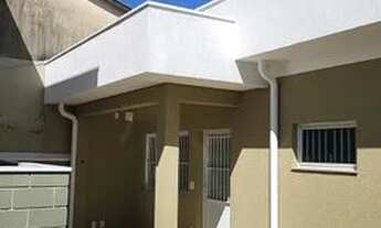 Imagem 3: Casa com 2 quartos sendo 1 suíte, prox. vias de acesso, coz. am, sala, banheiro, 4 vagas