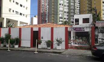 Imagem: Casa térrea e solta em rua pública para