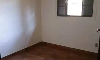 Imagem 6: Alugo casa de fundos, com 2 quartos, sala, cozinha, banho, área externa