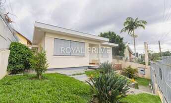 Imagem: Casa Térrea de Rua com Quintal e 3 dormitórios