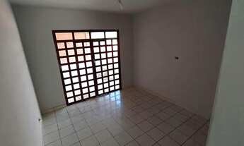 Imagem 5: Casa com dois barracões