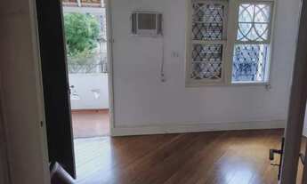 Imagem 4: Sobrado para aluguel possui 214 metros quadrados com 4 quartos em Boqueirão - Santos - SP