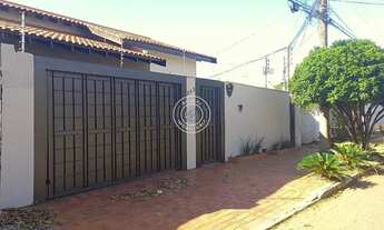 Imagem 2: Casa com 3 suítes, espaço gourmet e piscina a venda no bairro Tiradentes! REF: 90