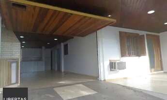 Imagem 4: Casa em Porto Alegre, no bairro Restinga, com 4 dormitório(s), e 4 banheiros, à
