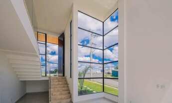 Imagem 4: Uma casa exclusiva em um amplo terreno de esquina no Alphaville para venda