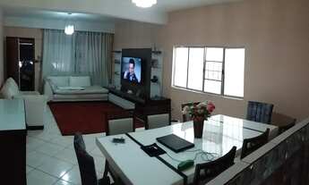 Imagem 6: Casa espaçosa com 4 dormitórios e ótima localização. Agende sua visita