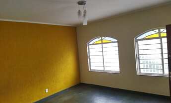 Imagem 3: Casa com Quintal, 3 Quartos e 2 banheiros incluindo uma Suíte para Alugar, 156 m²