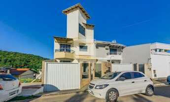 Imagem: BALNEáRIO CAMBORIú - Casa Padrão - Ariribá