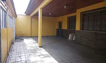 Imagem: Casa com uma Edícula atrás