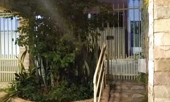 Imagem 3: Casa geminada à venda, pronta para morar, quartos c/ armários, 1 suíte, garagem p/ 1 carro