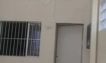 Imagem: Casa térrea reformada na água rasa