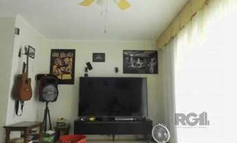 Imagem 4: Casa em Porto Alegre, no bairro Espirito Santo, com 3 dormitório(s), e 3 banheir