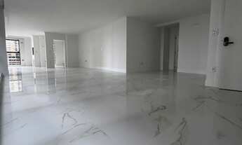 Imagem 3: APARTAMENTO QUADRA MAR EM MEIA PRAIA - ALTO PADRÃO