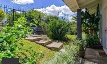 Imagem 3: Casa no bairro Três Figueiras de 3 dormitórios e 3 vagas para alugar