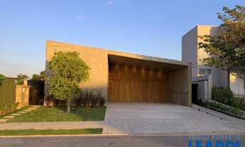 Imagem 3: Linda casa térrea com fachada moderna e imponente!