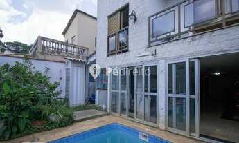 Imagem: Casa com piscina à venda no bairro Cidade