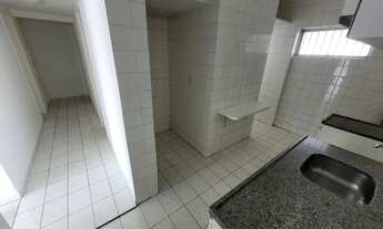 Imagem 2: Apartamento para aluguel possui 70 metros quadrados com 3 quartos em Casa Forte - Recife