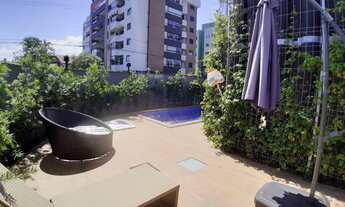 Imagem 5: Cobertura plana à venda no bairro Glória, Joinville/SC. Amplo terraço com churrasqueira