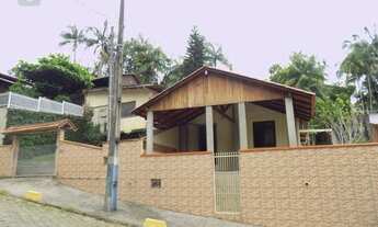 Imagem: São 3 Casas no mesmo terreno, bem próximo