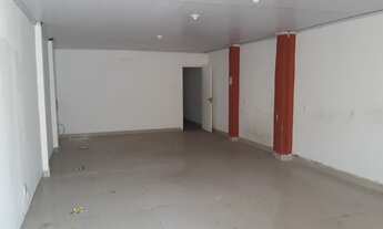 Imagem 2: Prédio com 2 andares na Estrada do Portela - Madureira