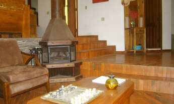 Imagem 2: Casa de condomínio para venda possui 450 metros quadrados com 3 quartos