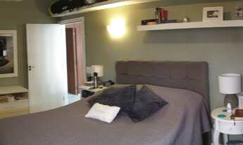 Imagem 3: Apartamento em prédio tradicional de Ipanema