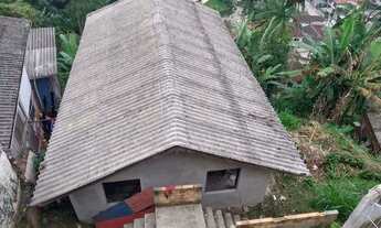 Imagem 3: 2 casas. 1 CASA 3 QUARTOS, 1 SUITE E CLOSET. PISO LAMINADO NOS QUARTOS